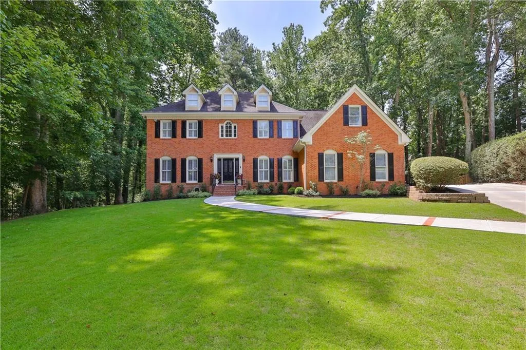 210 Spalding Creek Court, Sandy Springs, Georgia 30350, 6 Bedrooms Bedrooms, ,4 BathroomsBathrooms,Residential,Sold,210 Spalding Creek Court,7237057