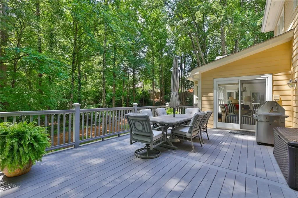 210 Spalding Creek Court, Sandy Springs, Georgia 30350, 6 Bedrooms Bedrooms, ,4 BathroomsBathrooms,Residential,Sold,210 Spalding Creek Court,7237057