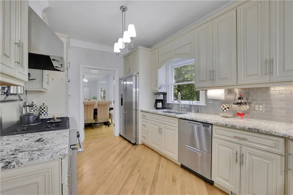 210 Spalding Creek Court, Sandy Springs, Georgia 30350, 6 Bedrooms Bedrooms, ,4 BathroomsBathrooms,Residential,Sold,210 Spalding Creek Court,7237057