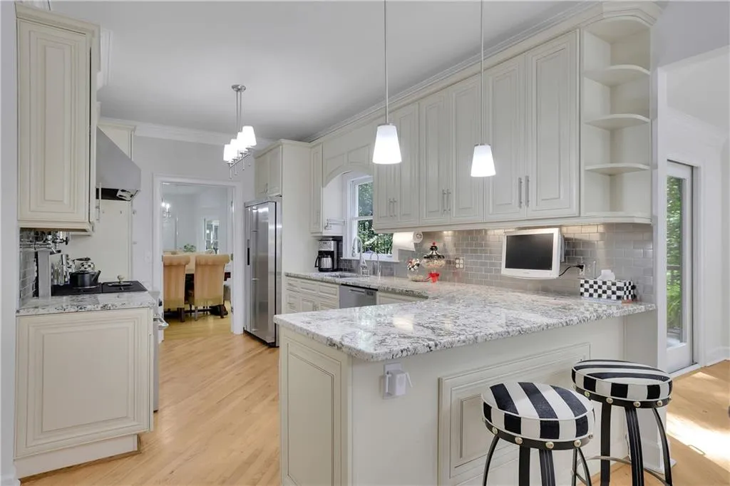 210 Spalding Creek Court, Sandy Springs, Georgia 30350, 6 Bedrooms Bedrooms, ,4 BathroomsBathrooms,Residential,Sold,210 Spalding Creek Court,7237057