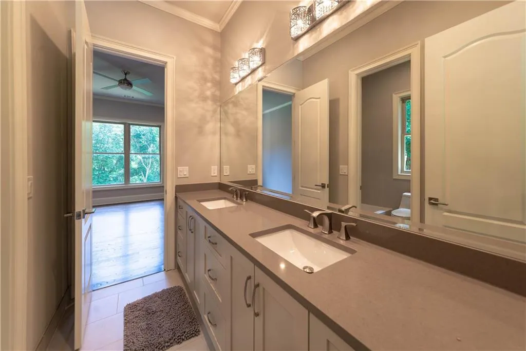 9215 Huntcliff Trace, Sandy Springs, Georgia 30350, 5 Bedrooms Bedrooms, ,4 BathroomsBathrooms,Residential,Sold,9215 Huntcliff Trace,6823796