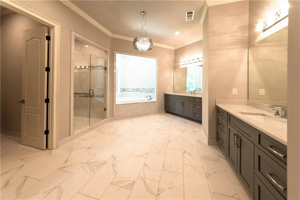 9215 Huntcliff Trace, Sandy Springs, Georgia 30350, 5 Bedrooms Bedrooms, ,4 BathroomsBathrooms,Residential,Sold,9215 Huntcliff Trace,6823796