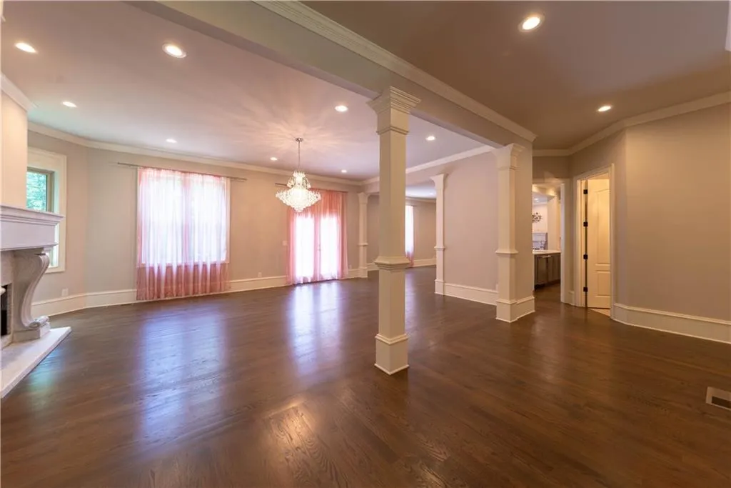 9215 Huntcliff Trace, Sandy Springs, Georgia 30350, 5 Bedrooms Bedrooms, ,4 BathroomsBathrooms,Residential,Sold,9215 Huntcliff Trace,6823796