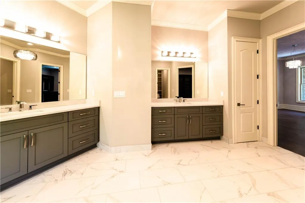 9215 Huntcliff Trace, Sandy Springs, Georgia 30350, 5 Bedrooms Bedrooms, ,4 BathroomsBathrooms,Residential,Sold,9215 Huntcliff Trace,6823796
