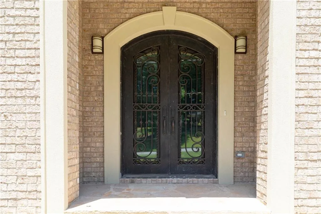 9215 Huntcliff Trace, Sandy Springs, Georgia 30350, 5 Bedrooms Bedrooms, ,4 BathroomsBathrooms,Residential,Sold,9215 Huntcliff Trace,6823796