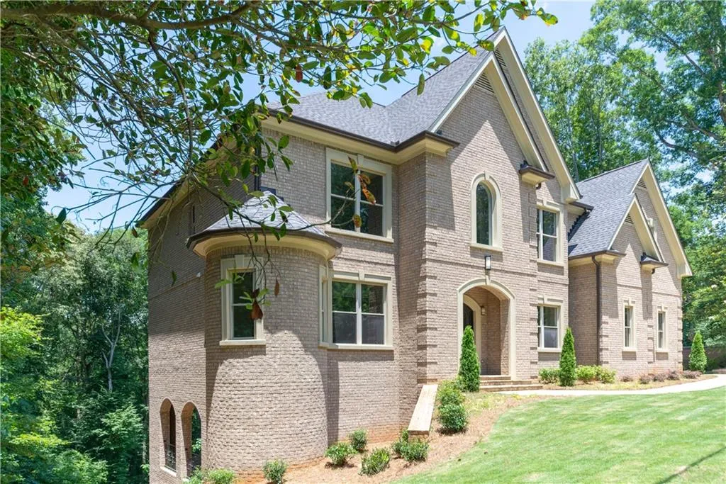 9215 Huntcliff Trace, Sandy Springs, Georgia 30350, 5 Bedrooms Bedrooms, ,4 BathroomsBathrooms,Residential,Sold,9215 Huntcliff Trace,6823796