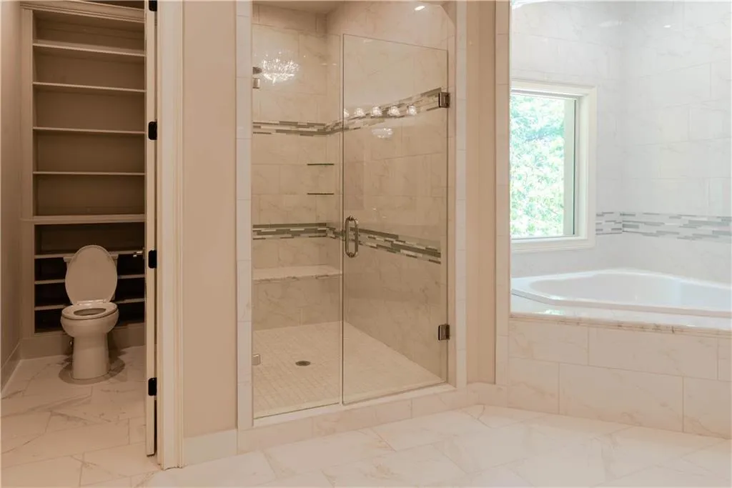 9215 Huntcliff Trace, Sandy Springs, Georgia 30350, 5 Bedrooms Bedrooms, ,4 BathroomsBathrooms,Residential,Sold,9215 Huntcliff Trace,6823796