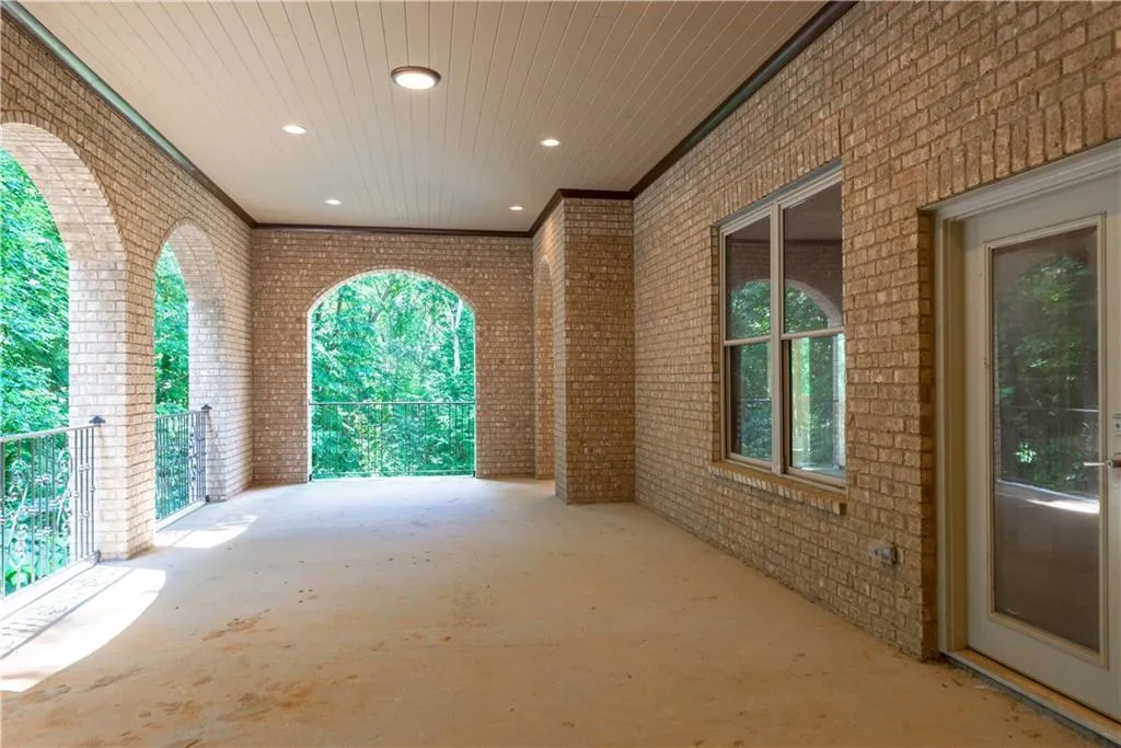 9215 Huntcliff Trace, Sandy Springs, Georgia 30350, 5 Bedrooms Bedrooms, ,4 BathroomsBathrooms,Residential,Sold,9215 Huntcliff Trace,6823796