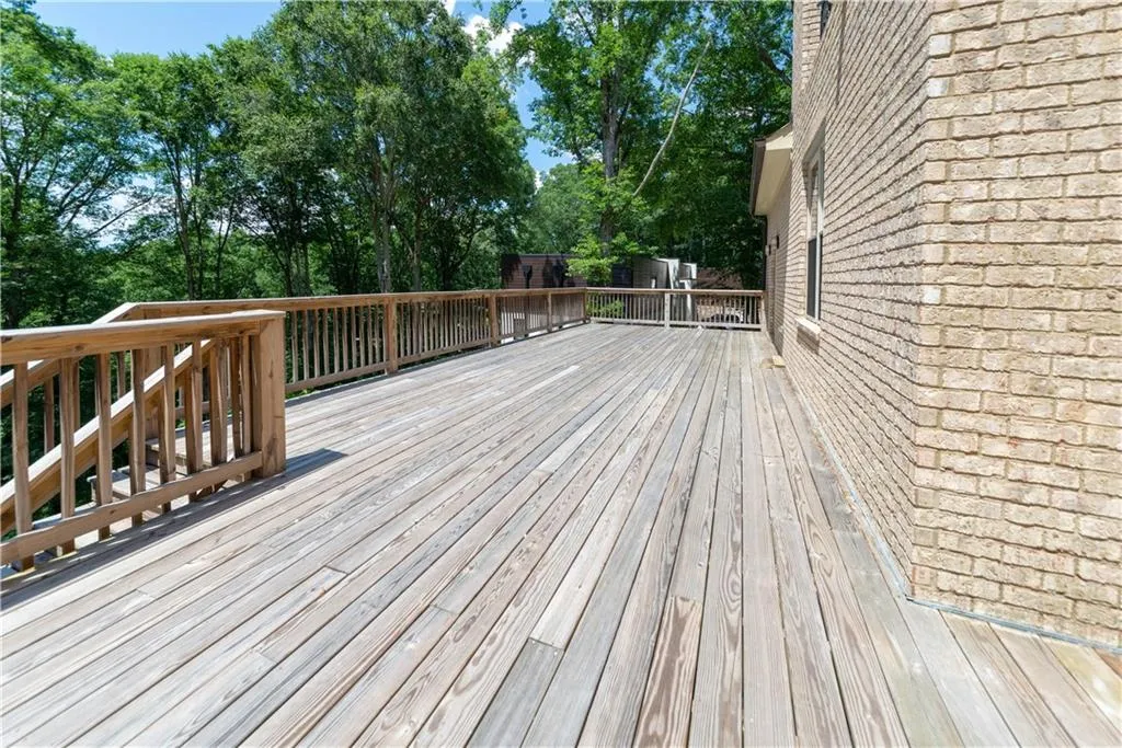 9215 Huntcliff Trace, Sandy Springs, Georgia 30350, 5 Bedrooms Bedrooms, ,4 BathroomsBathrooms,Residential,Sold,9215 Huntcliff Trace,6823796