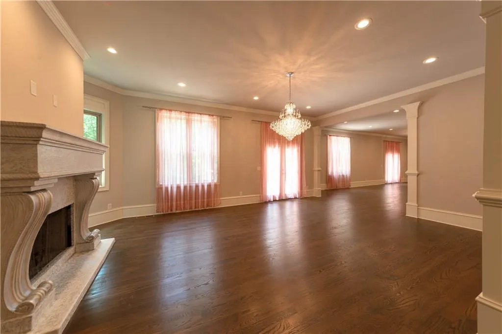 9215 Huntcliff Trace, Sandy Springs, Georgia 30350, 5 Bedrooms Bedrooms, ,4 BathroomsBathrooms,Residential,Sold,9215 Huntcliff Trace,6823796