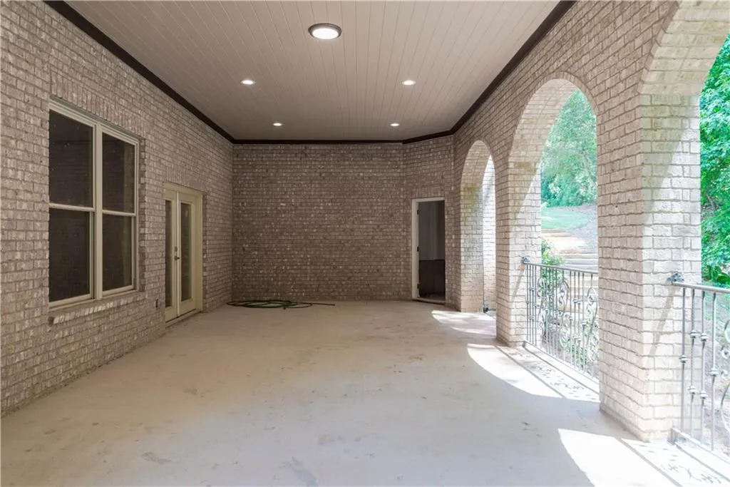 9215 Huntcliff Trace, Sandy Springs, Georgia 30350, 5 Bedrooms Bedrooms, ,4 BathroomsBathrooms,Residential,Sold,9215 Huntcliff Trace,6823796
