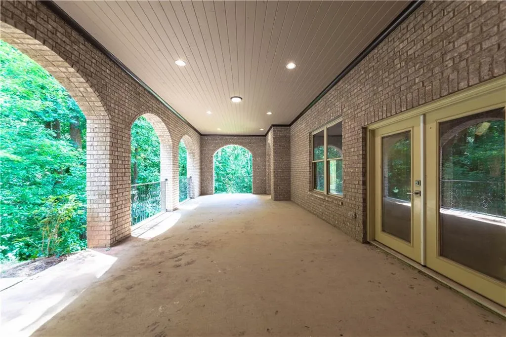 9215 Huntcliff Trace, Sandy Springs, Georgia 30350, 5 Bedrooms Bedrooms, ,4 BathroomsBathrooms,Residential,Sold,9215 Huntcliff Trace,6823796
