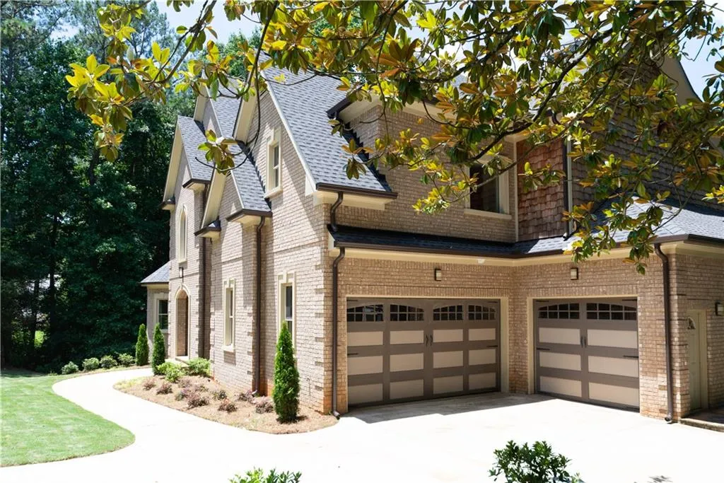 9215 Huntcliff Trace, Sandy Springs, Georgia 30350, 5 Bedrooms Bedrooms, ,4 BathroomsBathrooms,Residential,Sold,9215 Huntcliff Trace,6823796