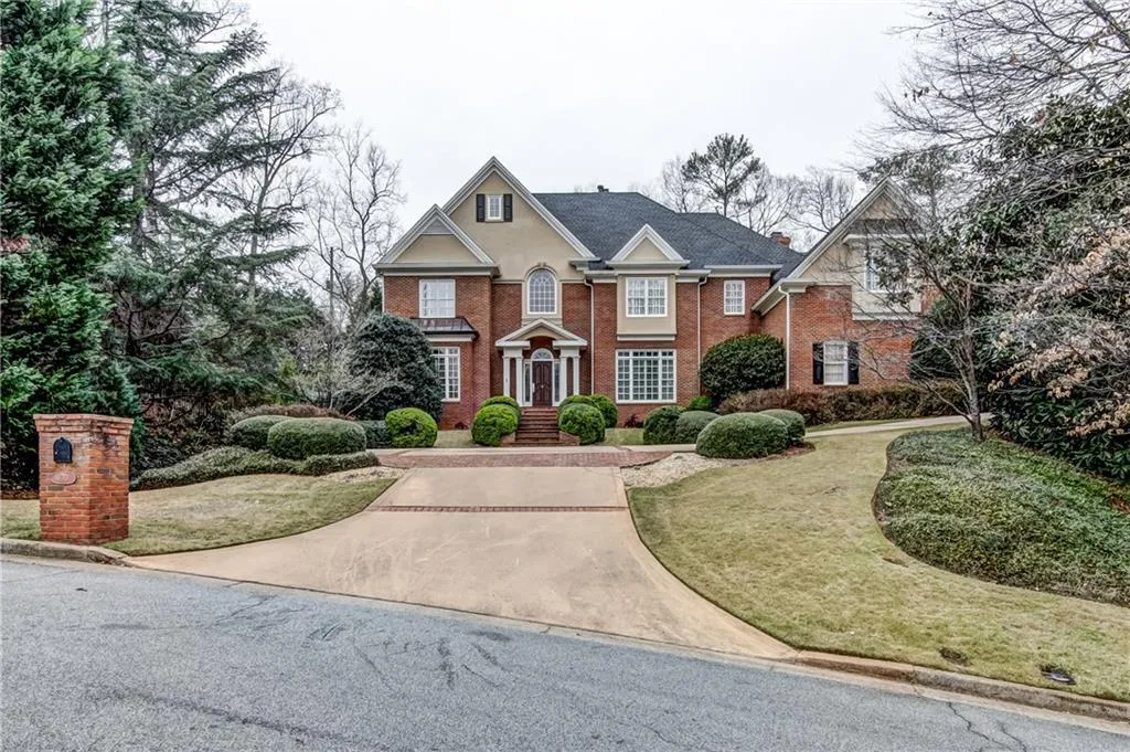 100 Parc Du Chateau, Atlanta, Georgia 30327, 4 Bedrooms Bedrooms, ,4 BathroomsBathrooms,Residential,Sold,100 Parc Du Chateau,5821193
