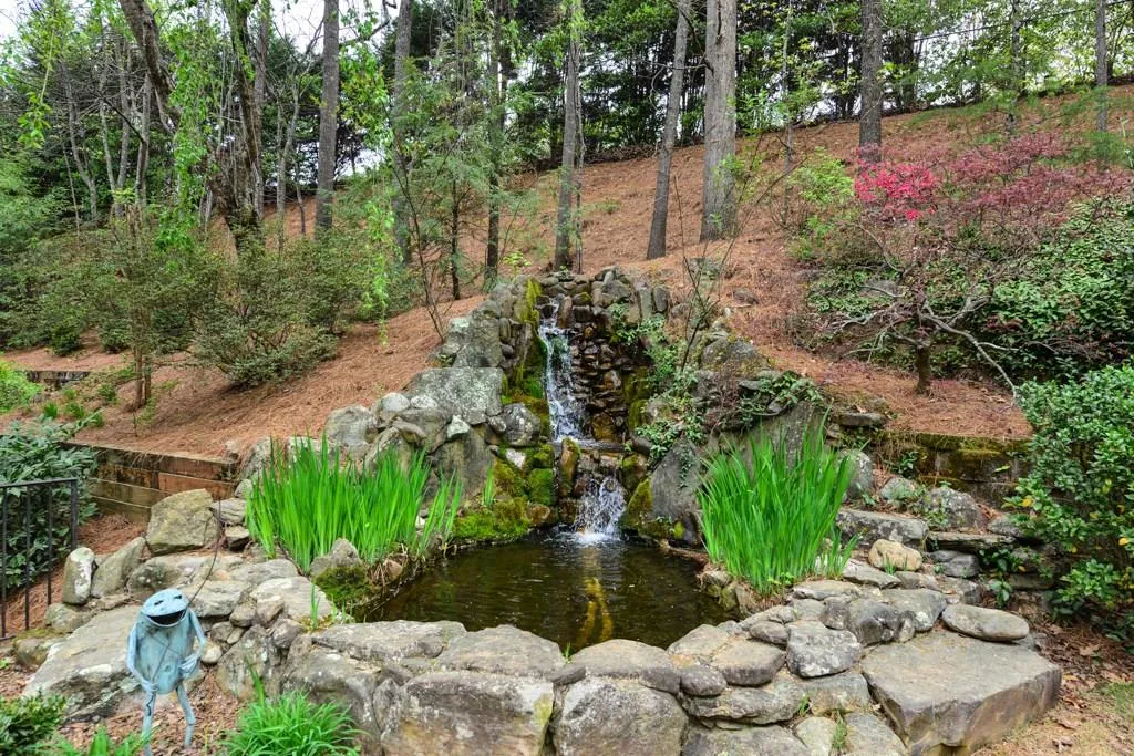 100 Parc Du Chateau, Atlanta, Georgia 30327, 4 Bedrooms Bedrooms, ,4 BathroomsBathrooms,Residential,Sold,100 Parc Du Chateau,5821193