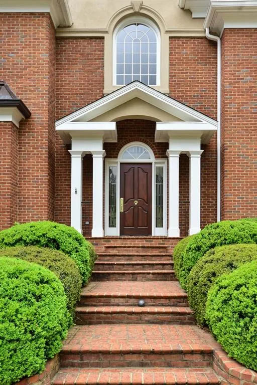 100 Parc Du Chateau, Atlanta, Georgia 30327, 4 Bedrooms Bedrooms, ,4 BathroomsBathrooms,Residential,Sold,100 Parc Du Chateau,5821193