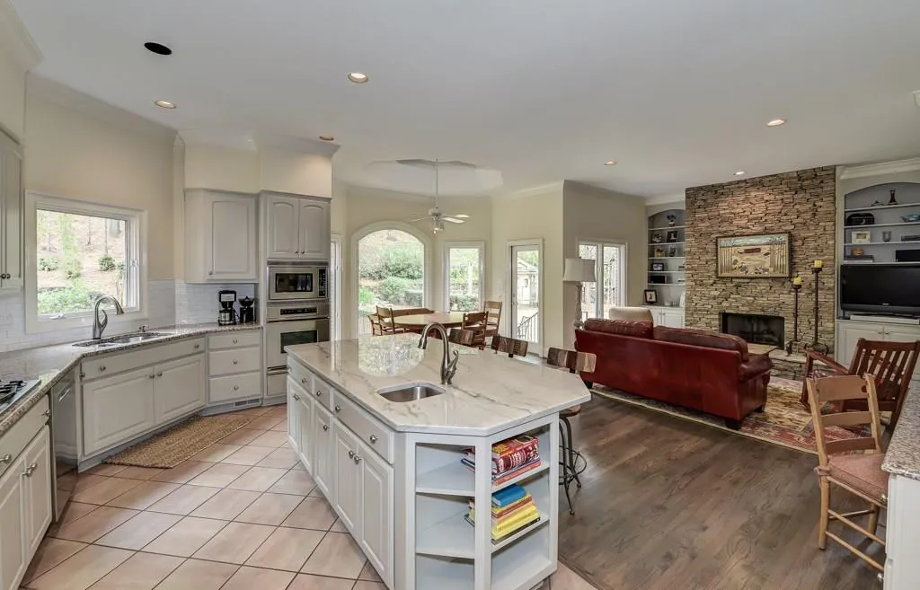 100 Parc Du Chateau, Atlanta, Georgia 30327, 4 Bedrooms Bedrooms, ,4 BathroomsBathrooms,Residential,Sold,100 Parc Du Chateau,5821193