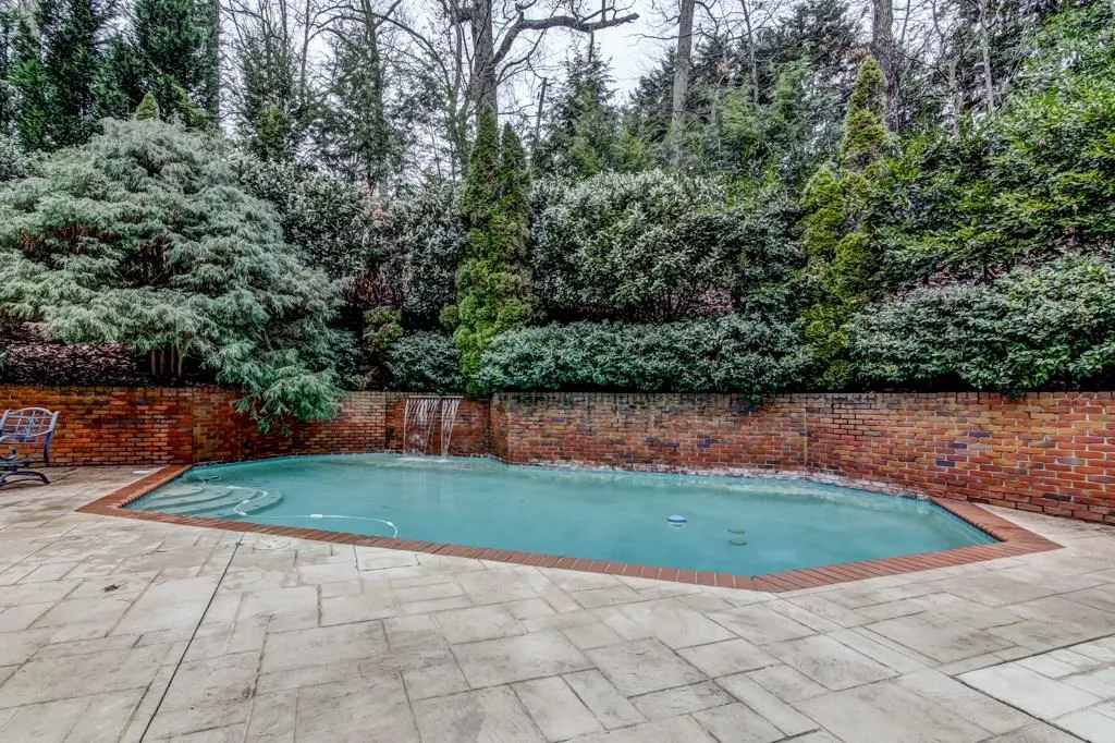 100 Parc Du Chateau, Atlanta, Georgia 30327, 4 Bedrooms Bedrooms, ,4 BathroomsBathrooms,Residential,Sold,100 Parc Du Chateau,5821193