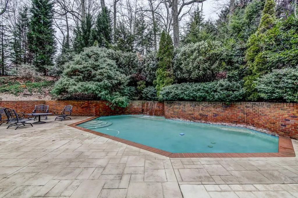 100 Parc Du Chateau, Atlanta, Georgia 30327, 4 Bedrooms Bedrooms, ,4 BathroomsBathrooms,Residential,Sold,100 Parc Du Chateau,5821193