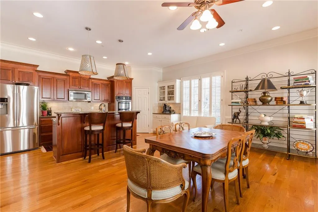 5492 Glenridge Drive Ne Unit 552, Atlanta, Georgia 30342, 4 Bedrooms Bedrooms, ,3 BathroomsBathrooms,Residential,Sold,5492 Glenridge Drive Ne Unit 552,5926673