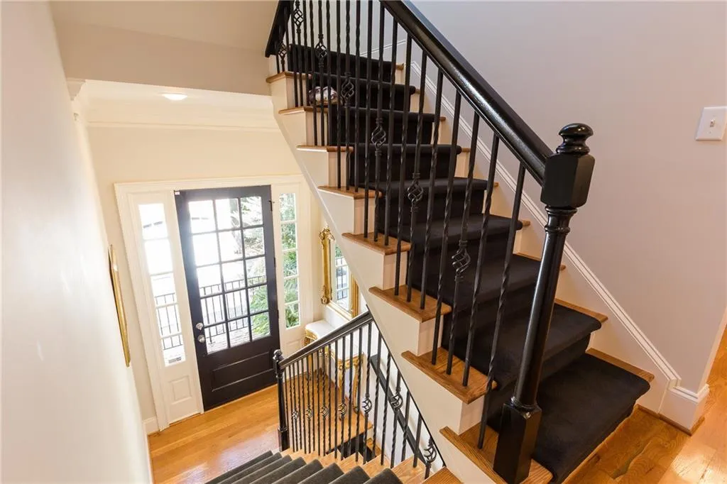 5492 Glenridge Drive Ne Unit 552, Atlanta, Georgia 30342, 4 Bedrooms Bedrooms, ,3 BathroomsBathrooms,Residential,Sold,5492 Glenridge Drive Ne Unit 552,5926673