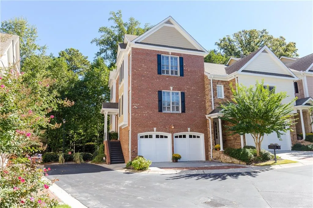 5492 Glenridge Drive Ne Unit 552, Atlanta, Georgia 30342, 4 Bedrooms Bedrooms, ,3 BathroomsBathrooms,Residential,Sold,5492 Glenridge Drive Ne Unit 552,5926673