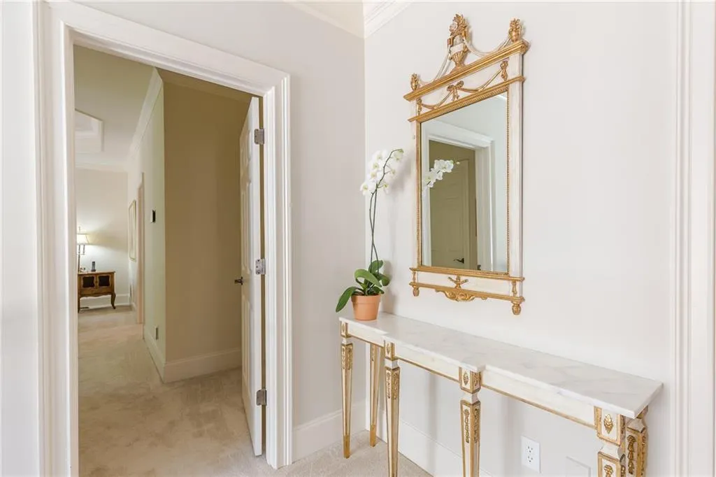 5492 Glenridge Drive Ne Unit 552, Atlanta, Georgia 30342, 4 Bedrooms Bedrooms, ,3 BathroomsBathrooms,Residential,Sold,5492 Glenridge Drive Ne Unit 552,5926673