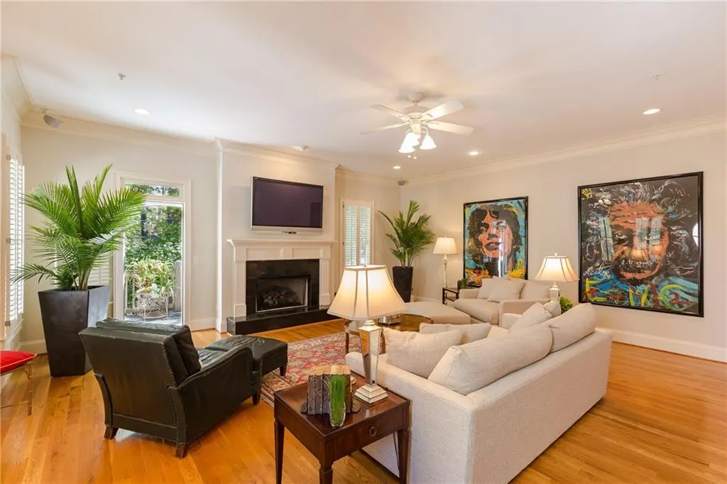 5492 Glenridge Drive Ne Unit 552, Atlanta, Georgia 30342, 4 Bedrooms Bedrooms, ,3 BathroomsBathrooms,Residential,Sold,5492 Glenridge Drive Ne Unit 552,5926673