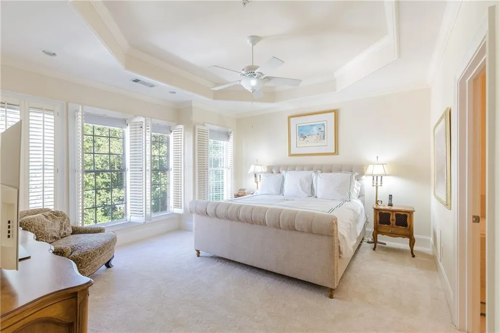 5492 Glenridge Drive Ne Unit 552, Atlanta, Georgia 30342, 4 Bedrooms Bedrooms, ,3 BathroomsBathrooms,Residential,Sold,5492 Glenridge Drive Ne Unit 552,5926673