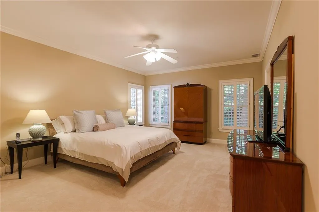 5492 Glenridge Drive Ne Unit 552, Atlanta, Georgia 30342, 4 Bedrooms Bedrooms, ,3 BathroomsBathrooms,Residential,Sold,5492 Glenridge Drive Ne Unit 552,5926673