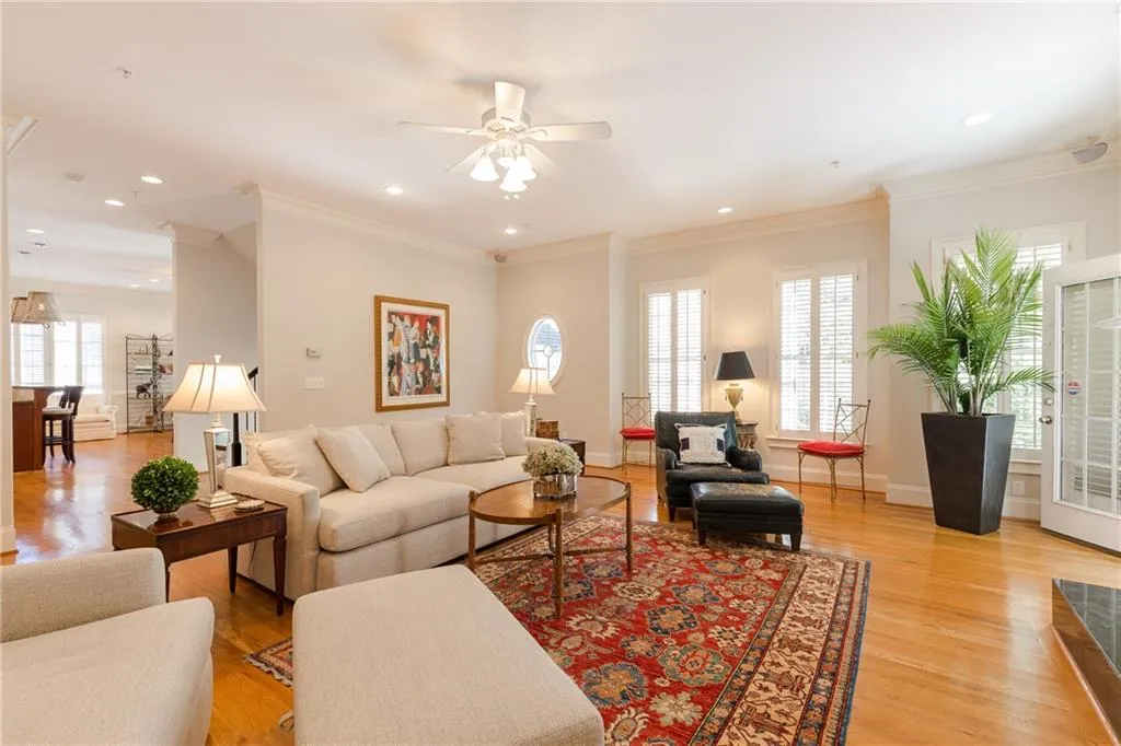 5492 Glenridge Drive Ne Unit 552, Atlanta, Georgia 30342, 4 Bedrooms Bedrooms, ,3 BathroomsBathrooms,Residential,Sold,5492 Glenridge Drive Ne Unit 552,5926673
