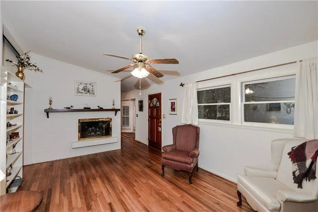 77 Long Island Place, Sandy Springs, Georgia 30328, 4 Bedrooms Bedrooms, ,2 BathroomsBathrooms,Residential,Sold,77 Long Island Place,5778227