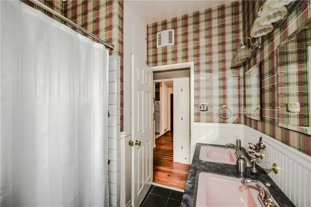 77 Long Island Place, Sandy Springs, Georgia 30328, 4 Bedrooms Bedrooms, ,2 BathroomsBathrooms,Residential,Sold,77 Long Island Place,5778227