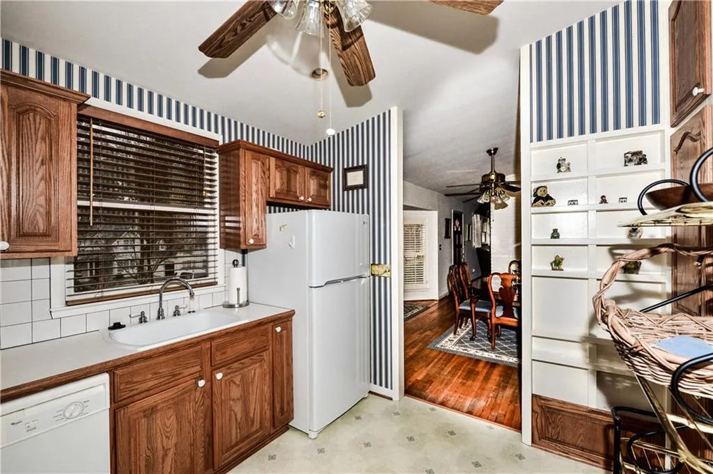 77 Long Island Place, Sandy Springs, Georgia 30328, 4 Bedrooms Bedrooms, ,2 BathroomsBathrooms,Residential,Sold,77 Long Island Place,5778227