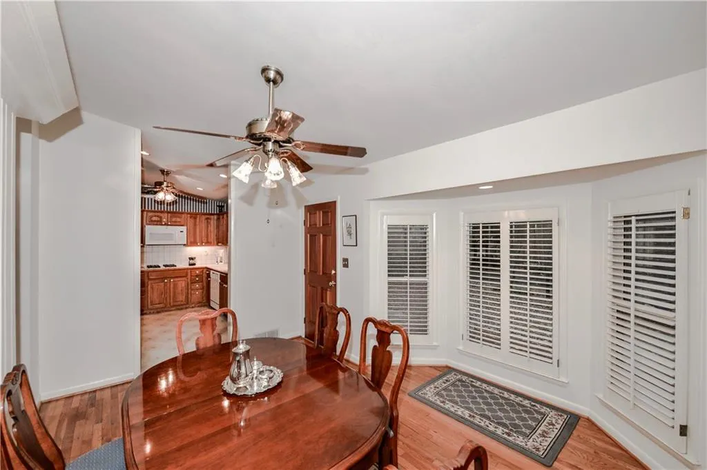 77 Long Island Place, Sandy Springs, Georgia 30328, 4 Bedrooms Bedrooms, ,2 BathroomsBathrooms,Residential,Sold,77 Long Island Place,5778227