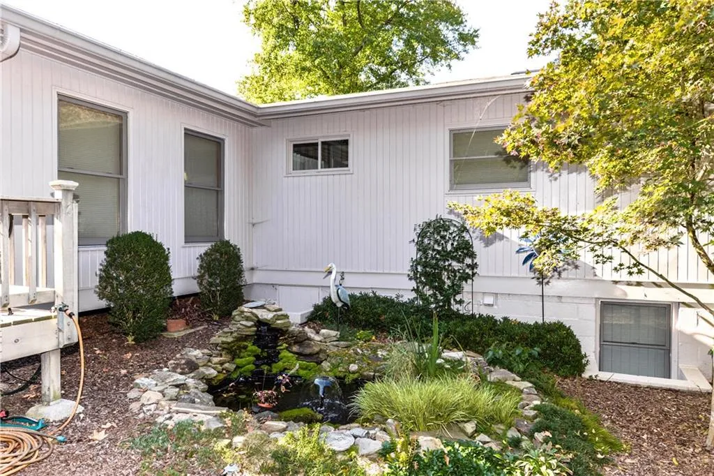 77 Long Island Place, Sandy Springs, Georgia 30328, 4 Bedrooms Bedrooms, ,2 BathroomsBathrooms,Residential,Sold,77 Long Island Place,5778227