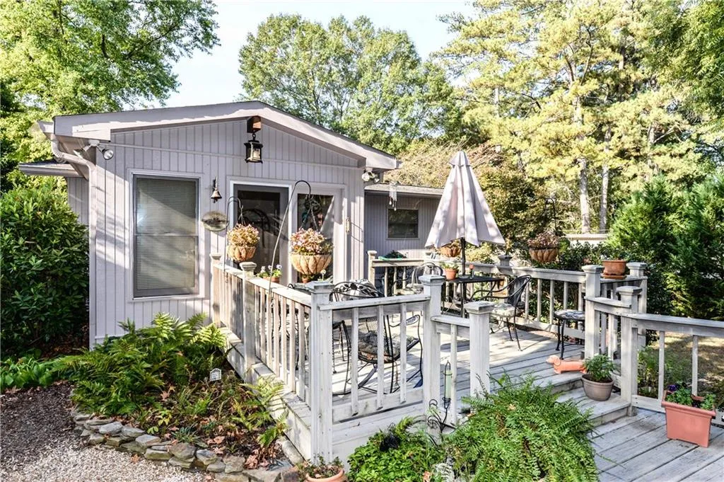 77 Long Island Place, Sandy Springs, Georgia 30328, 4 Bedrooms Bedrooms, ,2 BathroomsBathrooms,Residential,Sold,77 Long Island Place,5778227