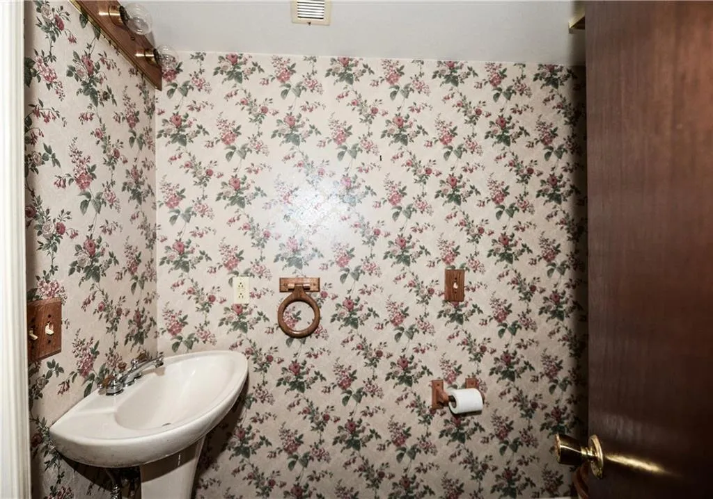 77 Long Island Place, Sandy Springs, Georgia 30328, 4 Bedrooms Bedrooms, ,2 BathroomsBathrooms,Residential,Sold,77 Long Island Place,5778227