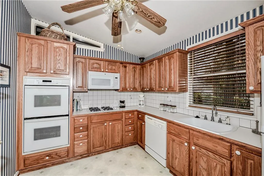 77 Long Island Place, Sandy Springs, Georgia 30328, 4 Bedrooms Bedrooms, ,2 BathroomsBathrooms,Residential,Sold,77 Long Island Place,5778227