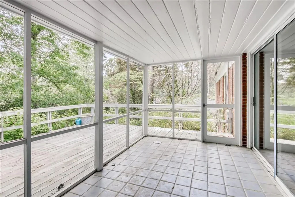 6900 Brandon Mill Road, Sandy Springs, Georgia 30328, 3 Bedrooms Bedrooms, ,2 BathroomsBathrooms,Residential,Sold,6900 Brandon Mill Road,6723810