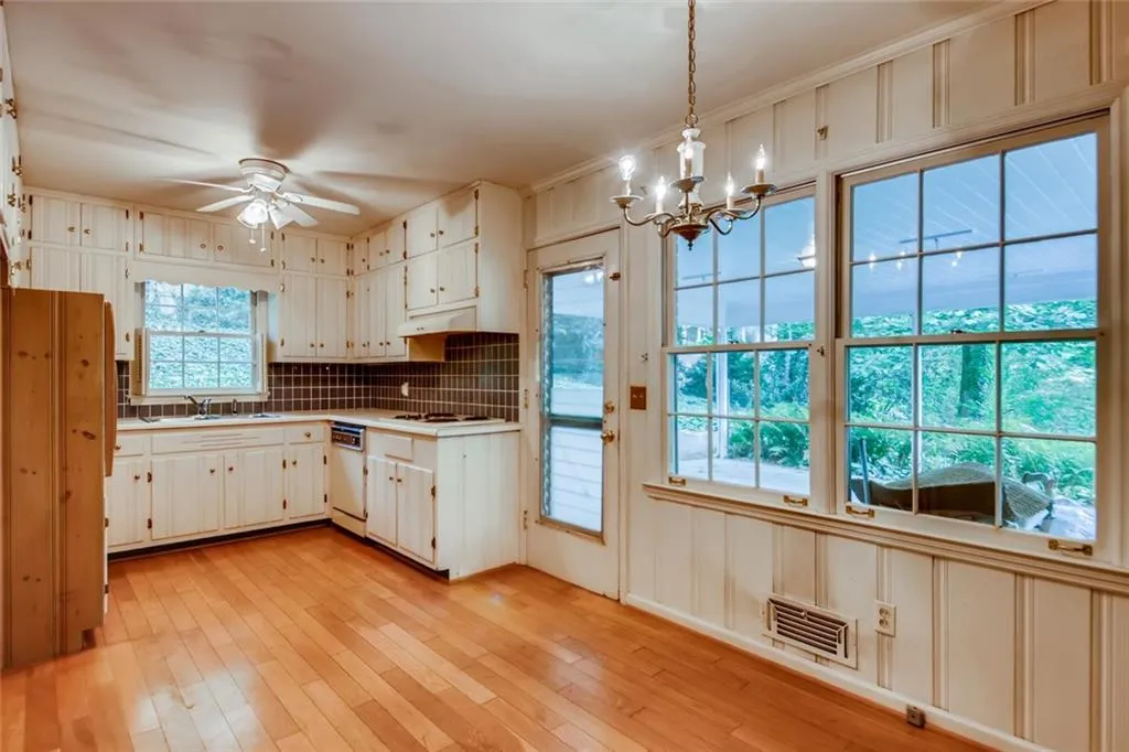 6900 Brandon Mill Road, Sandy Springs, Georgia 30328, 3 Bedrooms Bedrooms, ,2 BathroomsBathrooms,Residential,Sold,6900 Brandon Mill Road,6723810