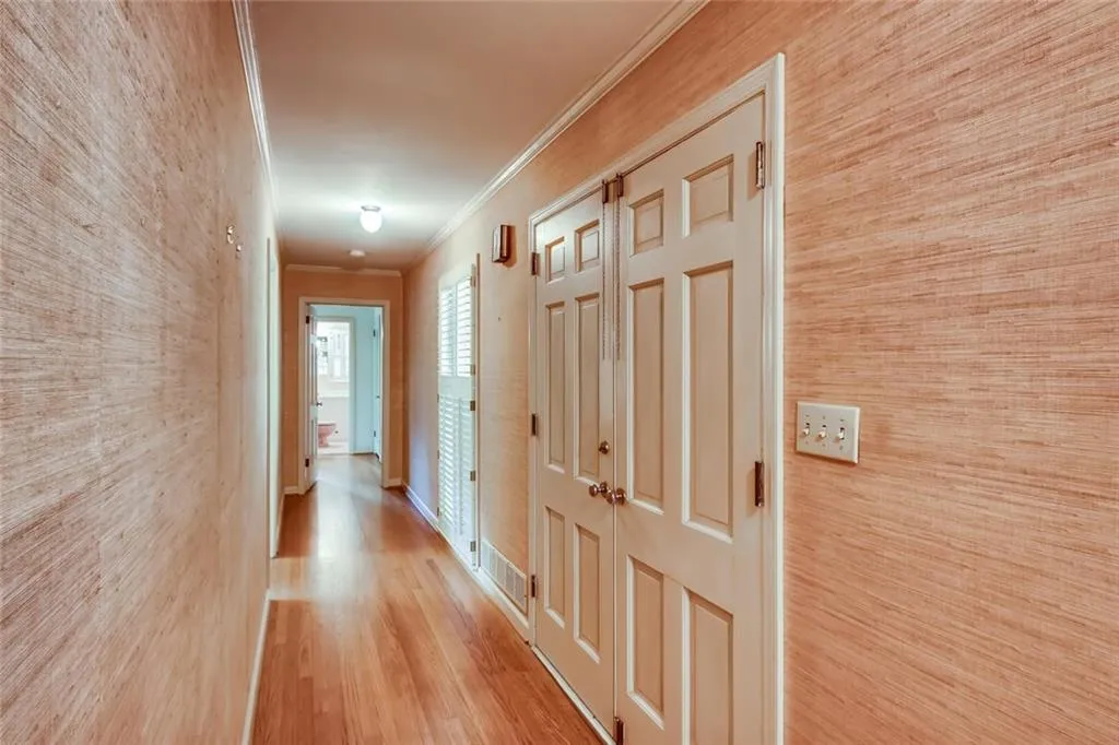 6900 Brandon Mill Road, Sandy Springs, Georgia 30328, 3 Bedrooms Bedrooms, ,2 BathroomsBathrooms,Residential,Sold,6900 Brandon Mill Road,6723810