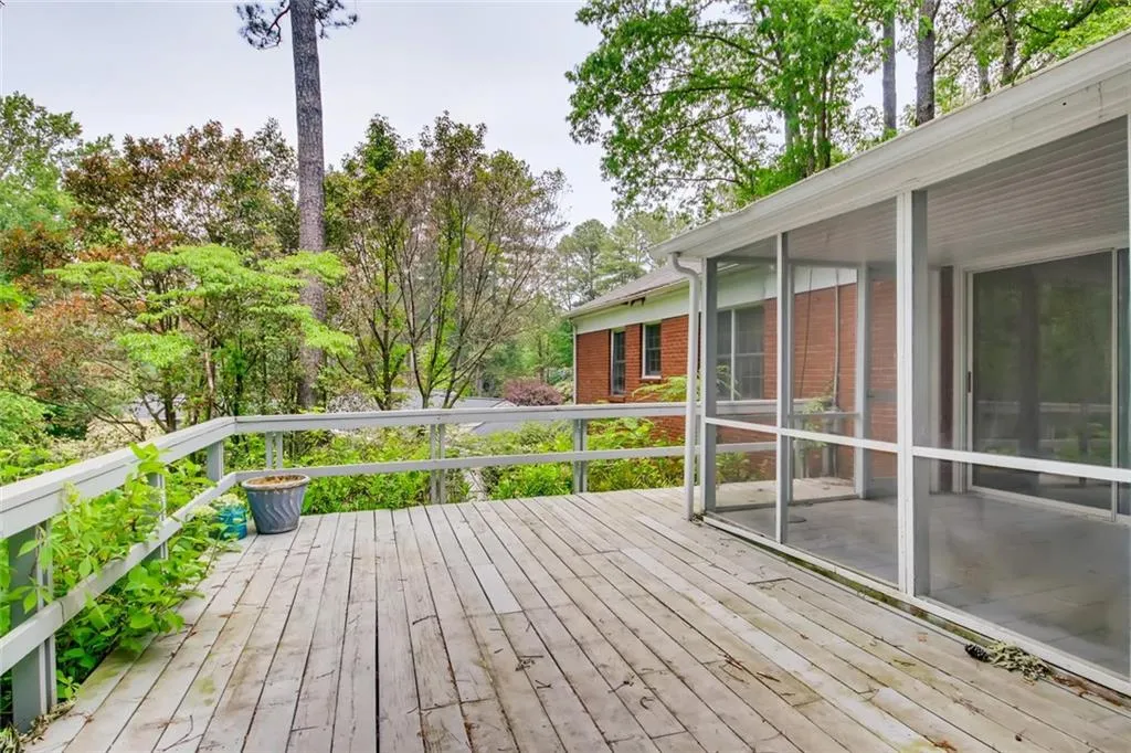 6900 Brandon Mill Road, Sandy Springs, Georgia 30328, 3 Bedrooms Bedrooms, ,2 BathroomsBathrooms,Residential,Sold,6900 Brandon Mill Road,6723810