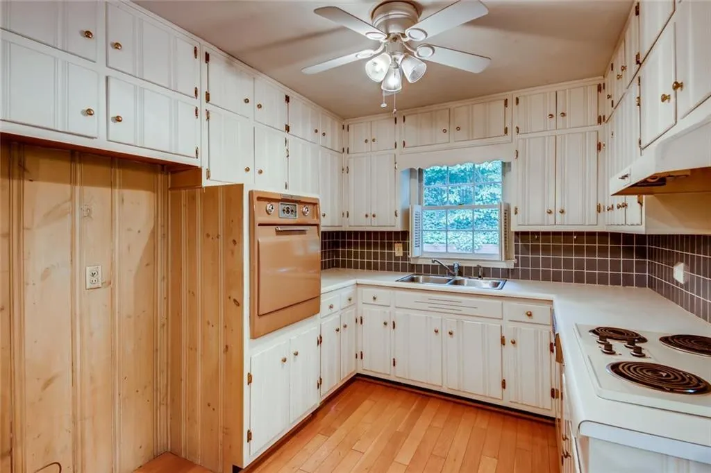 6900 Brandon Mill Road, Sandy Springs, Georgia 30328, 3 Bedrooms Bedrooms, ,2 BathroomsBathrooms,Residential,Sold,6900 Brandon Mill Road,6723810