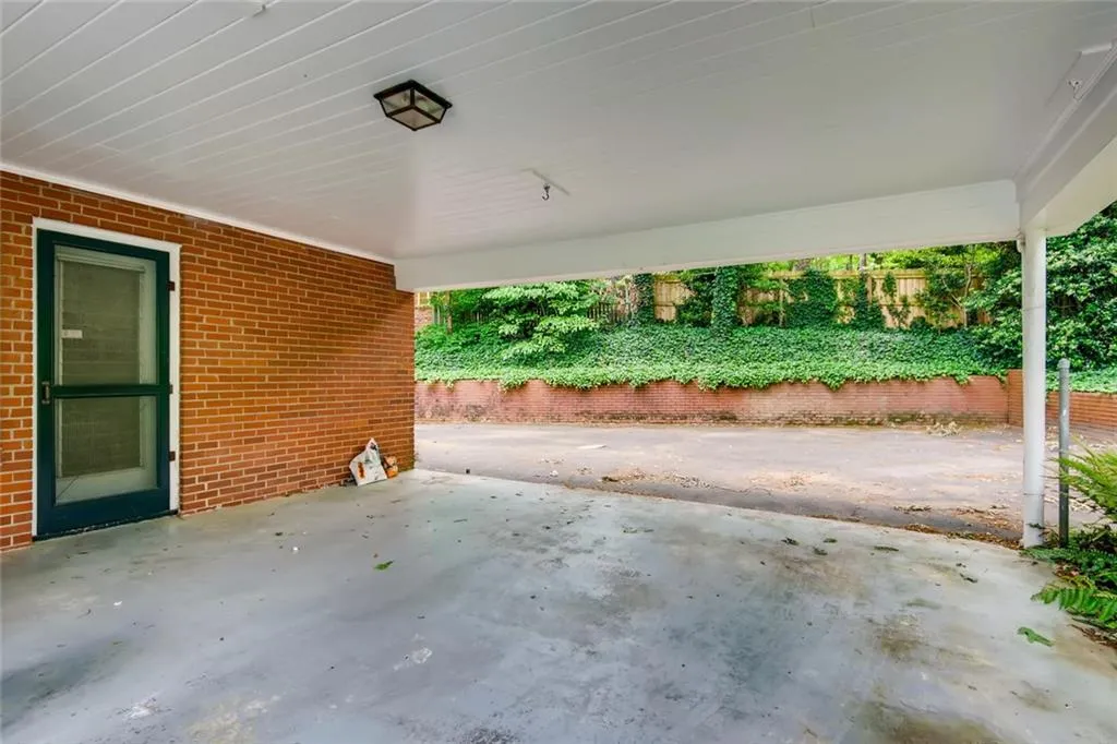 6900 Brandon Mill Road, Sandy Springs, Georgia 30328, 3 Bedrooms Bedrooms, ,2 BathroomsBathrooms,Residential,Sold,6900 Brandon Mill Road,6723810