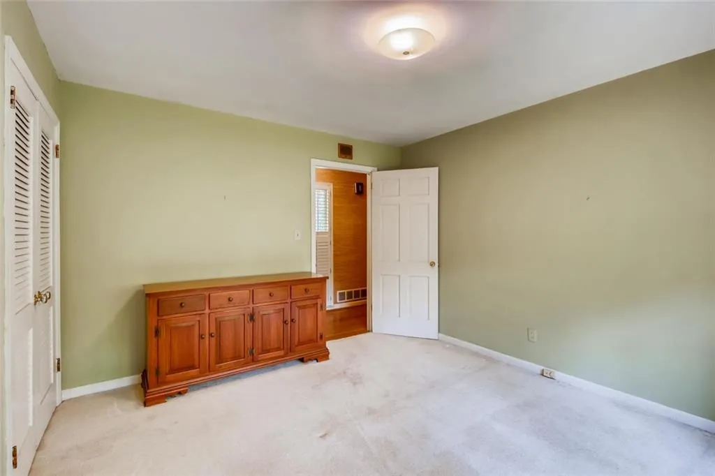 6900 Brandon Mill Road, Sandy Springs, Georgia 30328, 3 Bedrooms Bedrooms, ,2 BathroomsBathrooms,Residential,Sold,6900 Brandon Mill Road,6723810