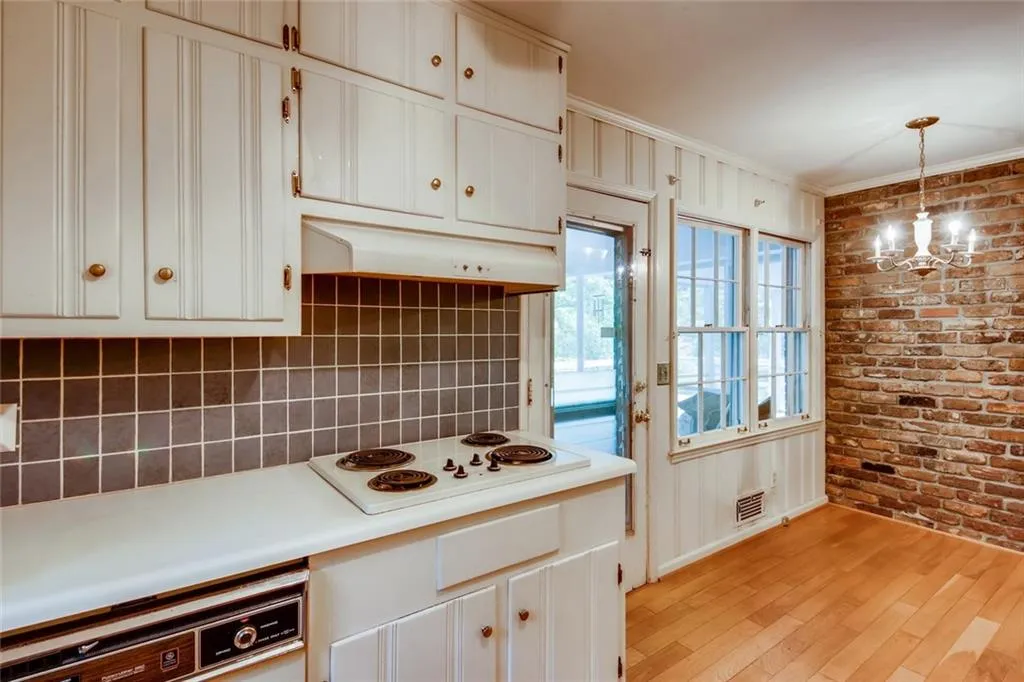 6900 Brandon Mill Road, Sandy Springs, Georgia 30328, 3 Bedrooms Bedrooms, ,2 BathroomsBathrooms,Residential,Sold,6900 Brandon Mill Road,6723810
