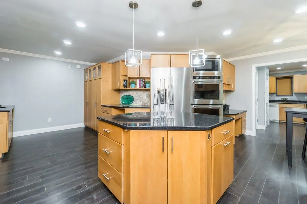 5310 Mount Vernon Parkway, Sandy Springs, Georgia 30327, 4 Bedrooms Bedrooms, ,4 BathroomsBathrooms,Residential,Sold,5310 Mount Vernon Parkway,6595612