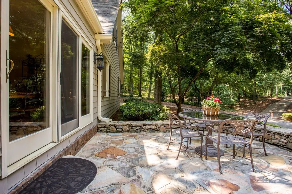 8975 River Run, Sandy Springs, Georgia 30350, 4 Bedrooms Bedrooms, ,3 BathroomsBathrooms,Residential,Sold,8975 River Run,6027436