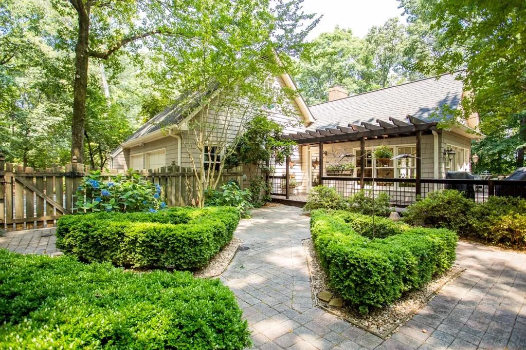 8975 River Run, Sandy Springs, Georgia 30350, 4 Bedrooms Bedrooms, ,3 BathroomsBathrooms,Residential,Sold,8975 River Run,6027436
